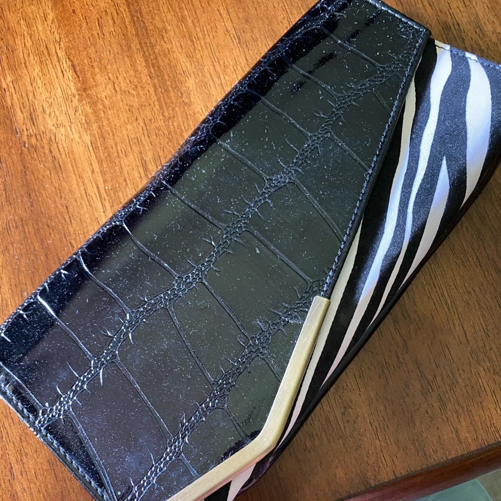 Zebra clutch